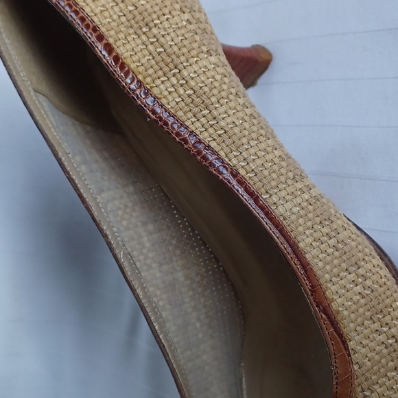 Stuart Weitzman Rattan & Leather Pump- Sz. 9 - Picture 5 of 12